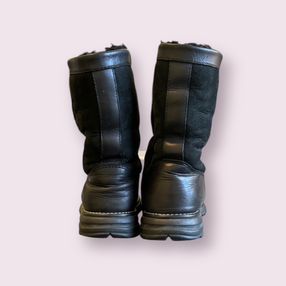 Women’s Ugg Boots - Picture 4 of 7